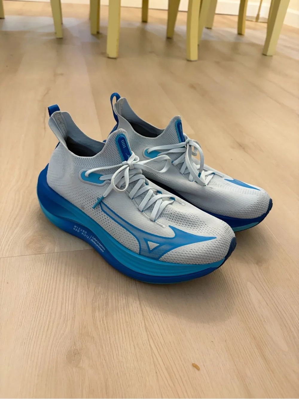 Women's Mizuno Neo Vista Road Running Shoes in size 10